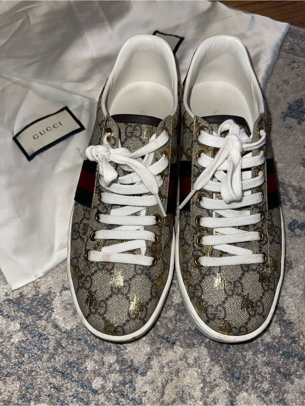 Gucci GG Supreme Metallic Logo Low-Top Sneakers with Red/Green